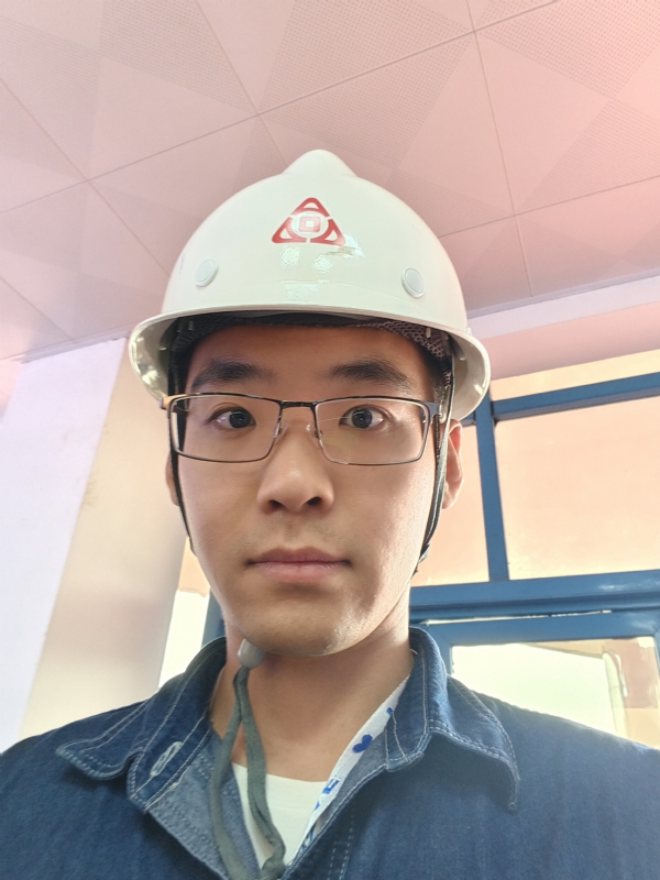 何鹏宇的第二张照片--鹤壁残疾人相亲网